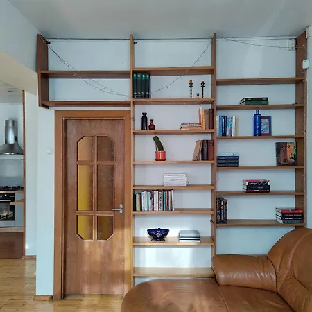 Spacious Near Old Town *