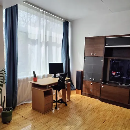 Spacious Near Old Town *