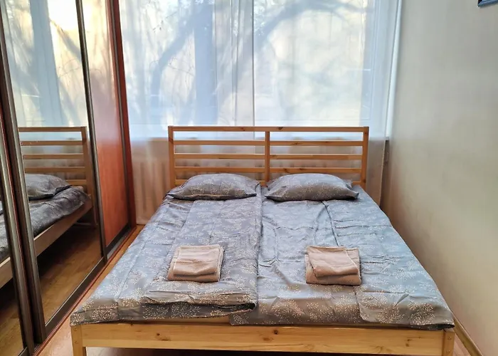 Spacious Near Old Town Apartment *