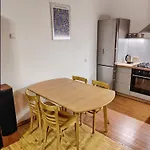 Διαμέρισμα Spacious Near Old Town *