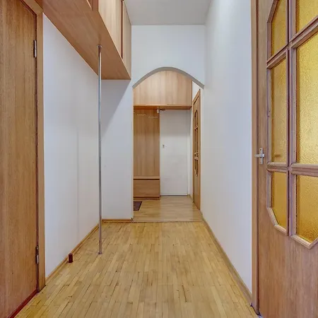 Spacious Near Old Town Apartament *