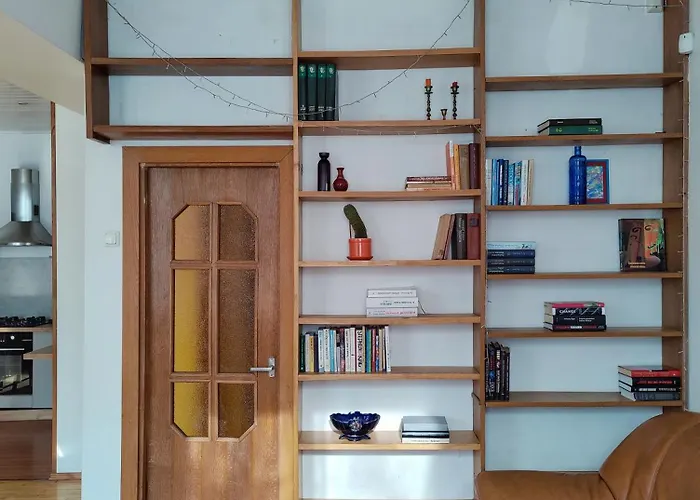 Spacious Near Old Town *